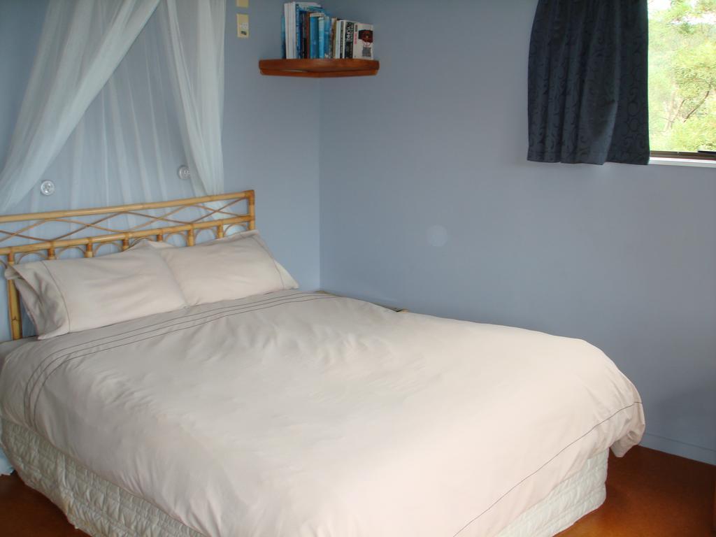Manuka Lodge Tryphena Kültér fotó